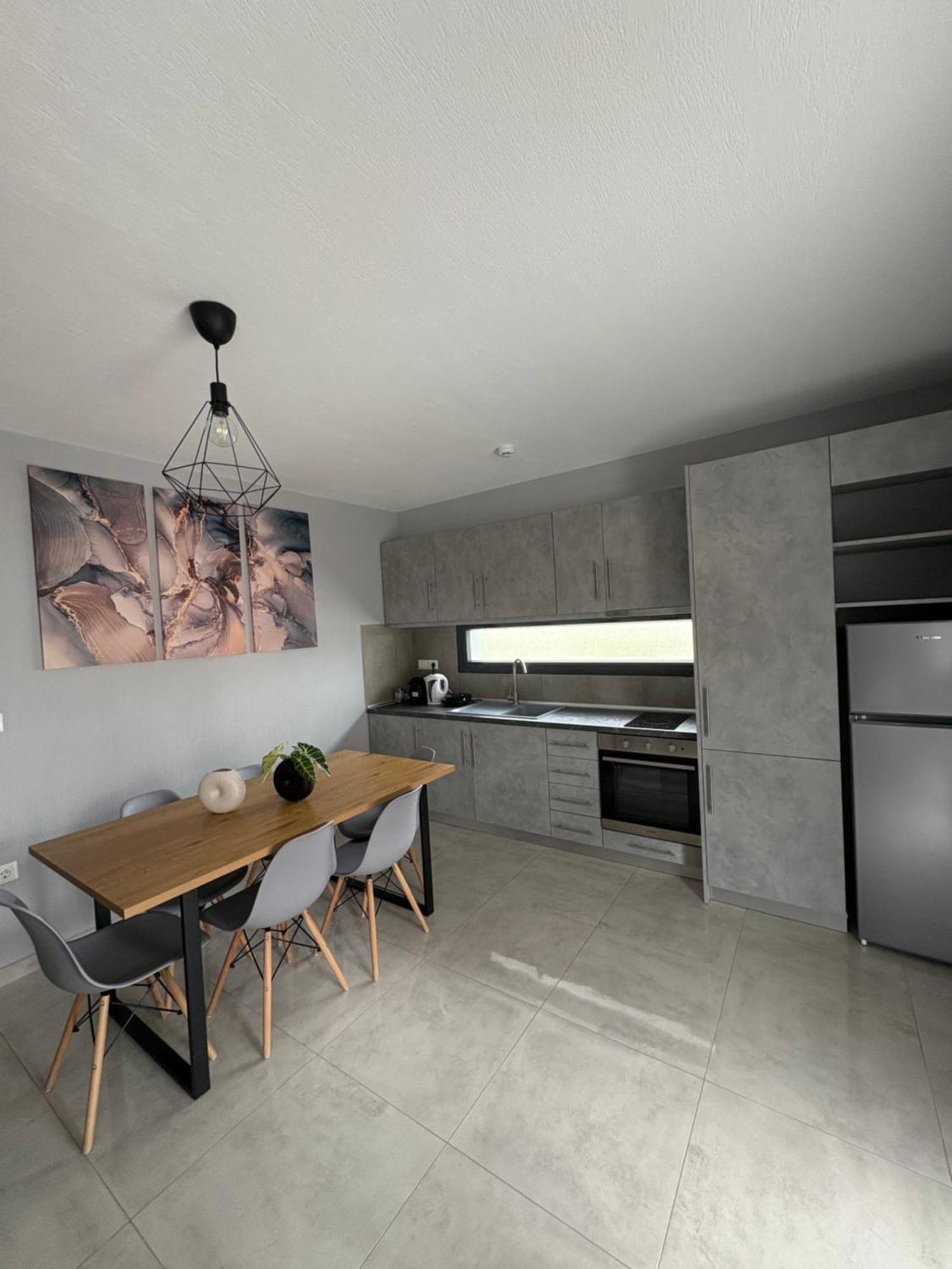 Elinor Apartments Флогита Экстерьер фото