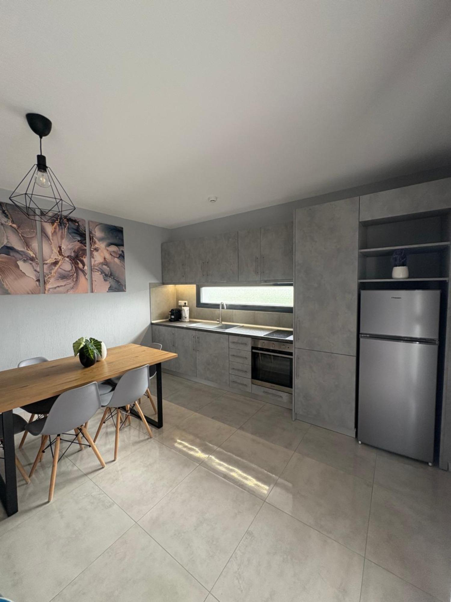 Elinor Apartments Флогита Экстерьер фото